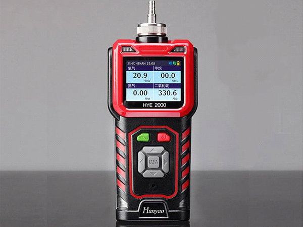 Pump-suction portable formaldehyde detection and alarm instrument